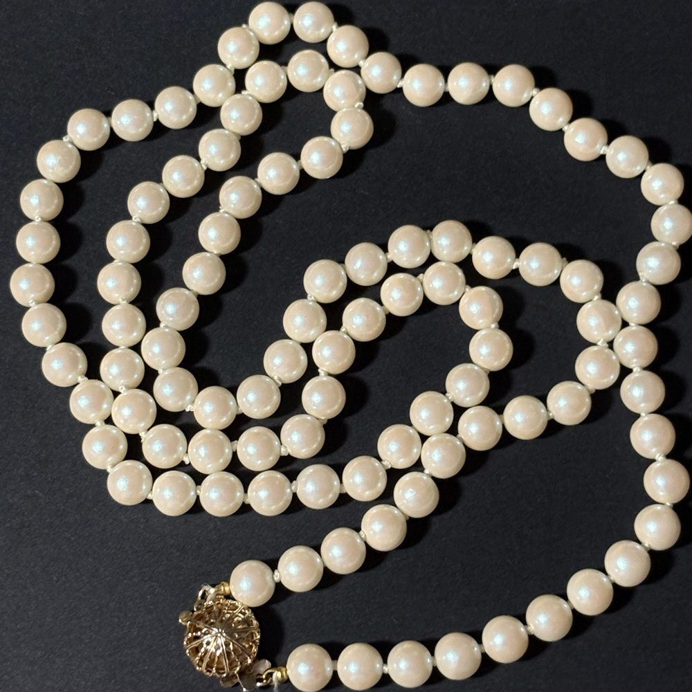 Elegant Cream Pearl Necklace